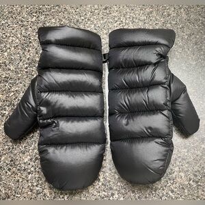 Aritzia TNA The Super Puff Mittens